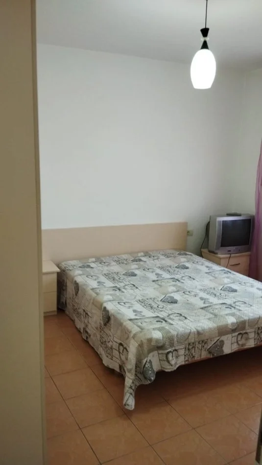 Tirane, Apartament 1+1 me qira Kati 3, 60 m² 300 € (Shkolla e Bashkuar)