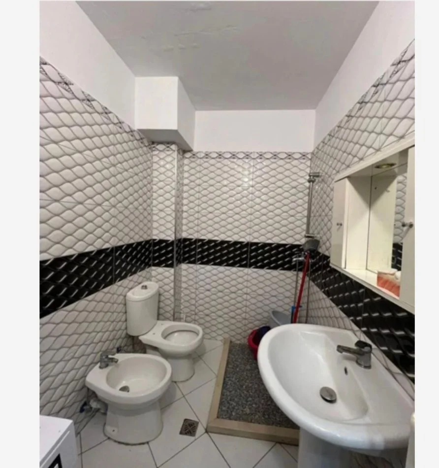 Tirane, shitet apartament 1+1 Kati 1, 45 m² 65.000 € (Rruga Varri Bamit)