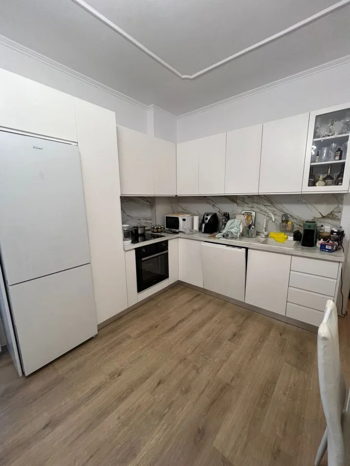 Tirane, shitet apartament 2+1 Kati 8, 90 m² 135.000 € (Laprak)