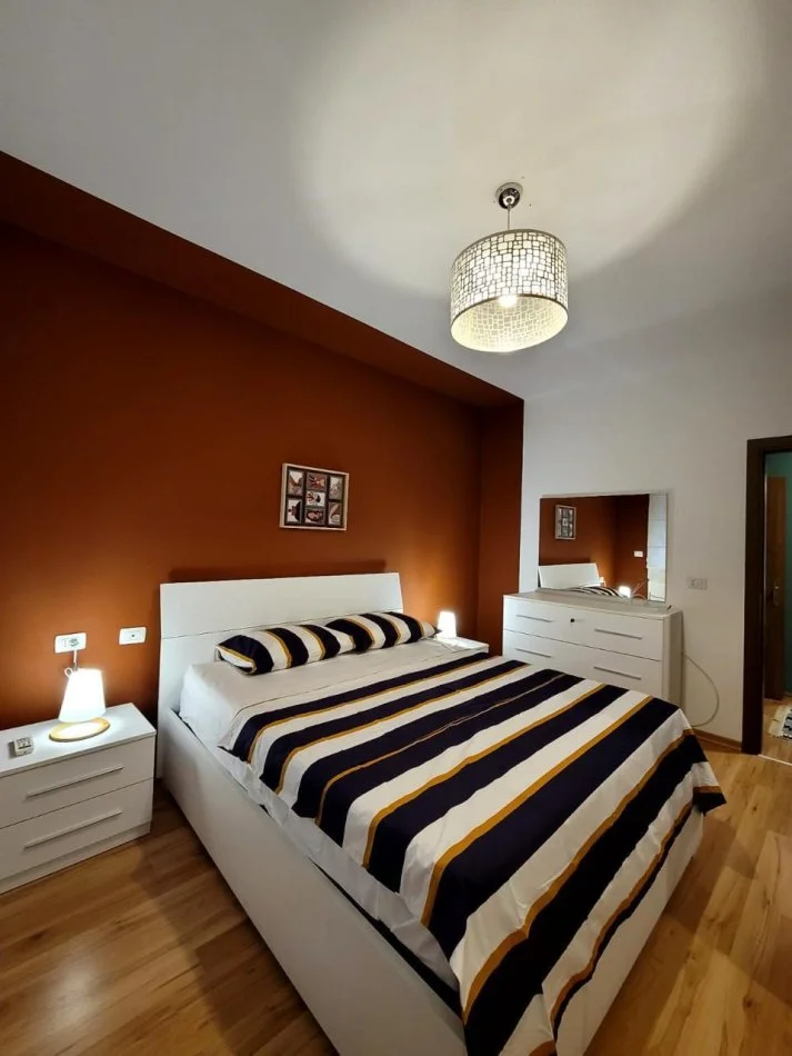 Tirane, jepet me qera apartament 2+1 Kati 6, 108 m² 1.300 € (Blloku)