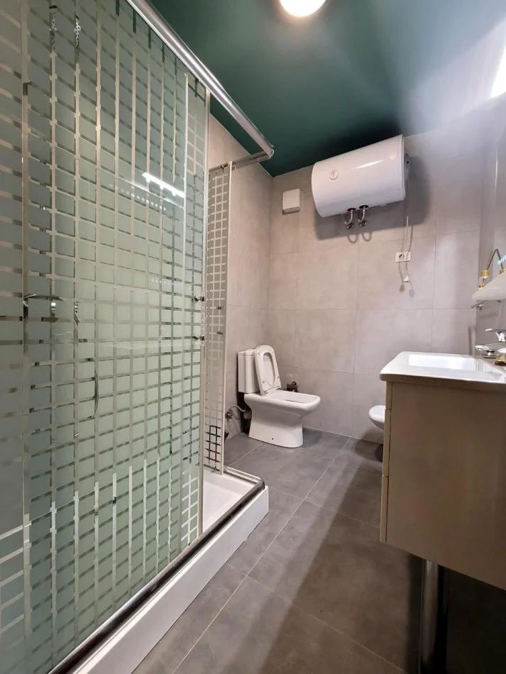 Tirane, jepet me qera apartament 2+1 Kati 6, 108 m² 1.300 € (Blloku)