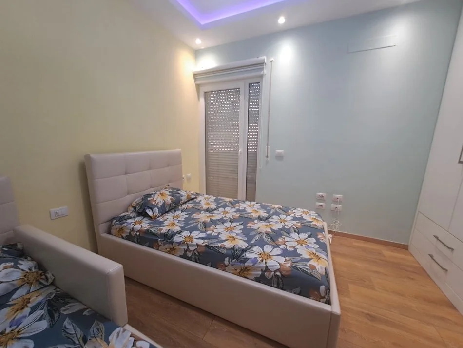 Tirane, Apartament  2+1 me qira Kati 3, 1.000 € (Kodra e Diellit)