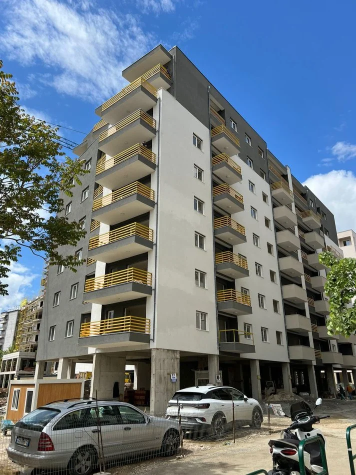 Tirane, shes apartament 1+1+Ballkon Kati 3, 84 m² 121.450 € (RRUGA DRITAN HOXHA, LAPRAKE)