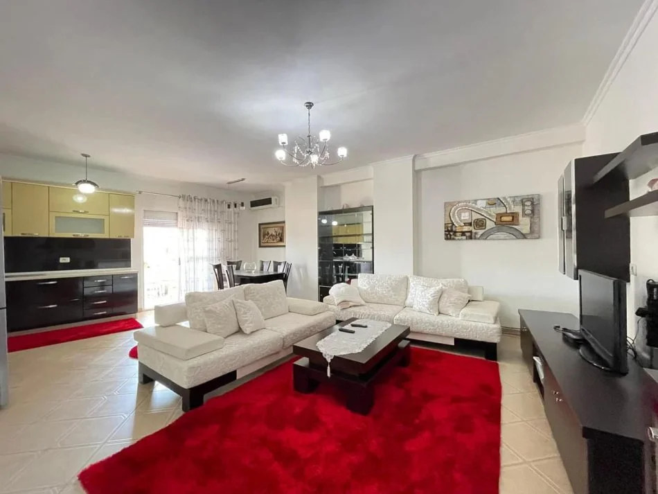 Tirane, shes apartament 1+1+Ballkon Kati 5, 76 m² 170.000 € (RRUGA E BARRIKADAVE)