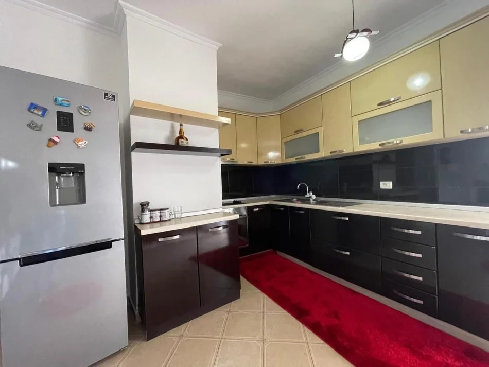 Tirane, shes apartament 1+1+Ballkon Kati 5, 76 m² 170.000 € (RRUGA E BARRIKADAVE)