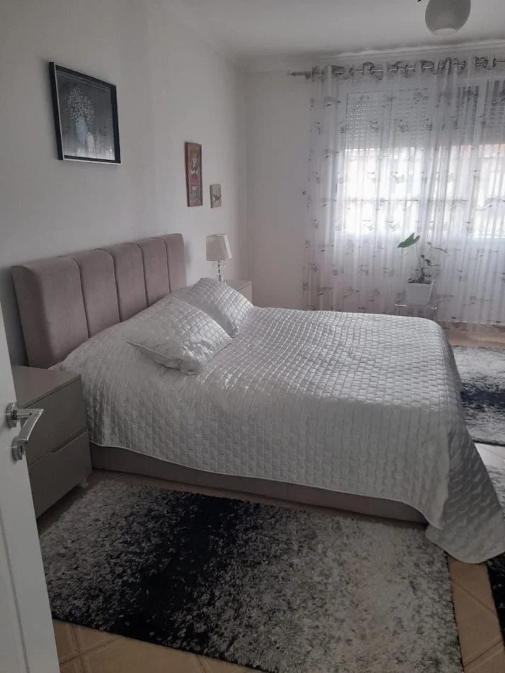 Tirane, shes apartament 1+1+Ballkon Kati 5, 76 m² 170.000 € (RRUGA E BARRIKADAVE)