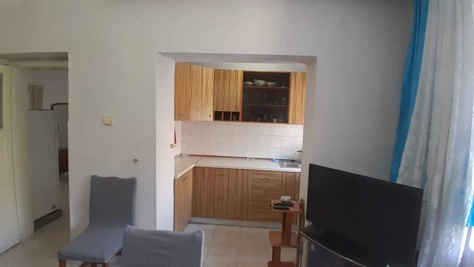 Tirane, Apartament 1+1 me qira  Kati 2, 78 m² 400 € ( Coloseo, Rruga e Durresit, Rruga Ambasadave)