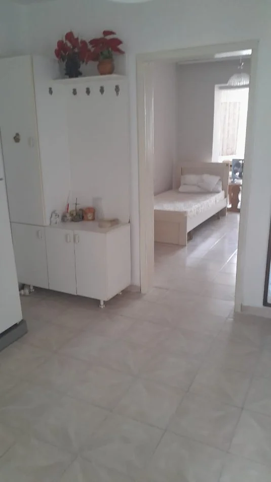 Tirane, Apartament 1+1 me qira  Kati 2, 78 m² 400 € ( Coloseo, Rruga e Durresit, Rruga Ambasadave)