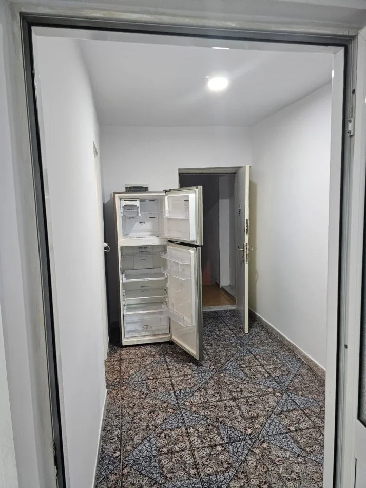 Tirane, jap me qera apartament 1+1 Kati 3, 60 m² 400 € (Rr. Arkitekt Sinani, Pall 234)