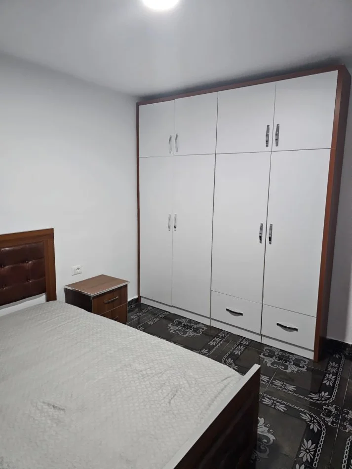 Tirane, jap me qera apartament 1+1 Kati 3, 60 m² 400 € (Rr. Arkitekt Sinani, Pall 234)