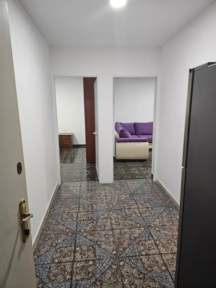 Tirane, jap me qera apartament 1+1 Kati 3, 60 m² 400 € (Rr. Arkitekt Sinani, Pall 234)