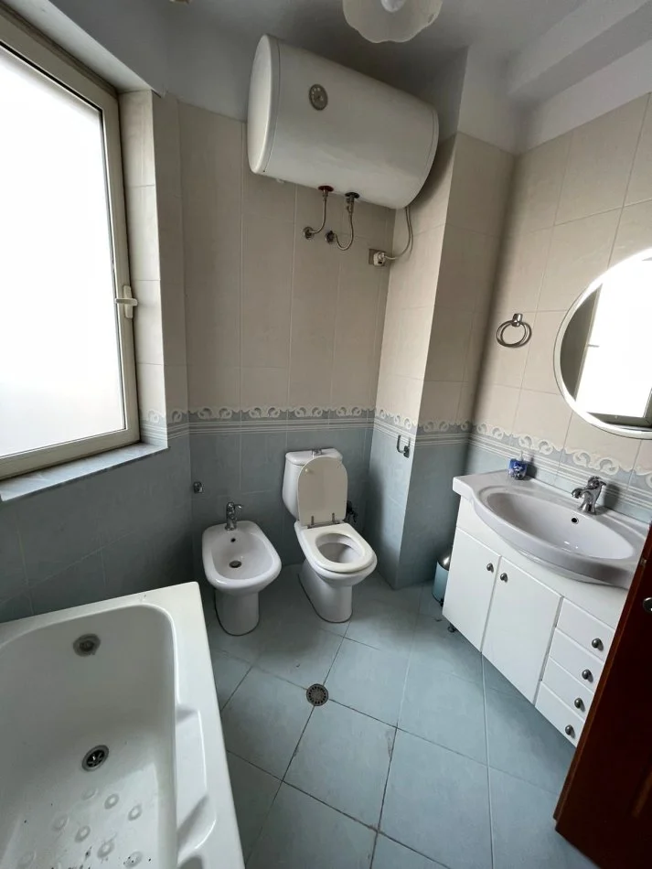 JEPET ME QIRA, APARTAMENT 3+1+2, KOMUNA E PARISIT, TIRANË, 700 EURO/MUAJ