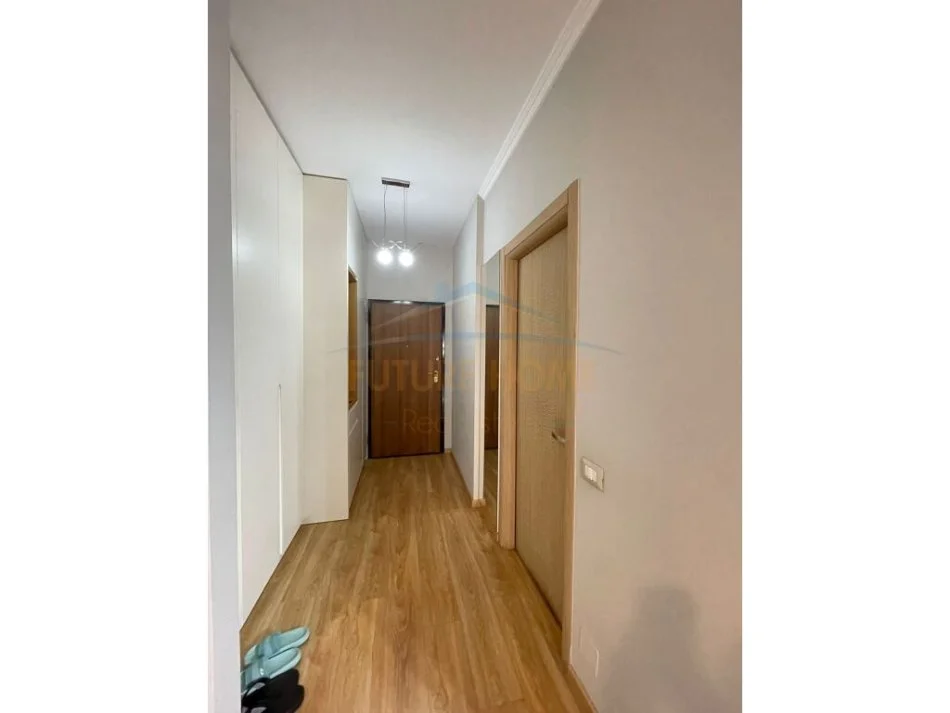 Tirane, shitet apartament 1+1 Kati 9, 72 m² 150.000 € (KOMUNA E PARISIT)