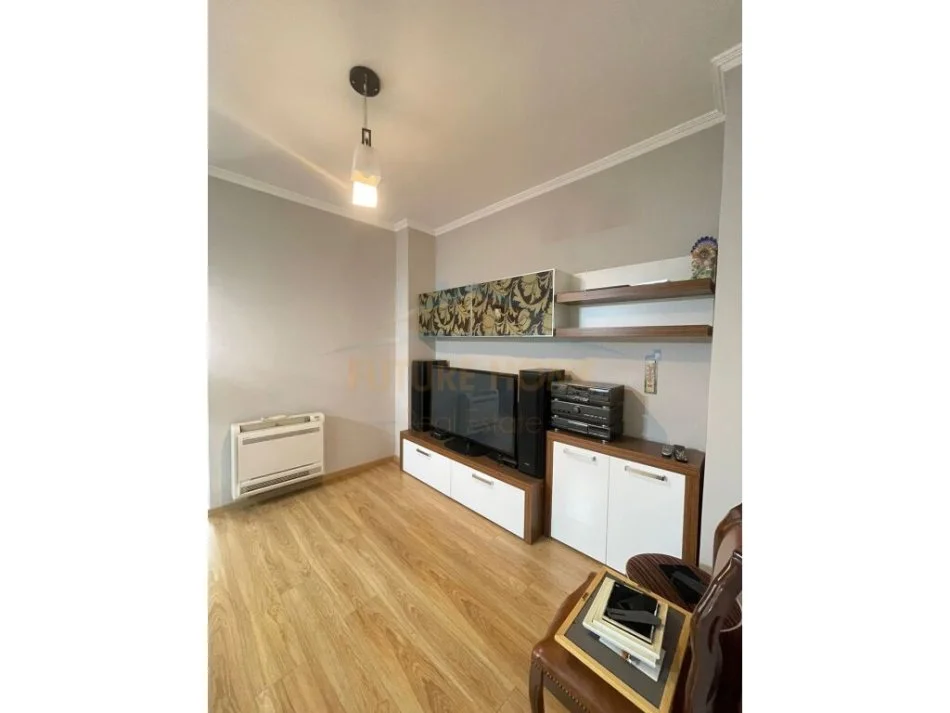 Tirane, shitet apartament 1+1 Kati 9, 72 m² 150.000 € (KOMUNA E PARISIT)