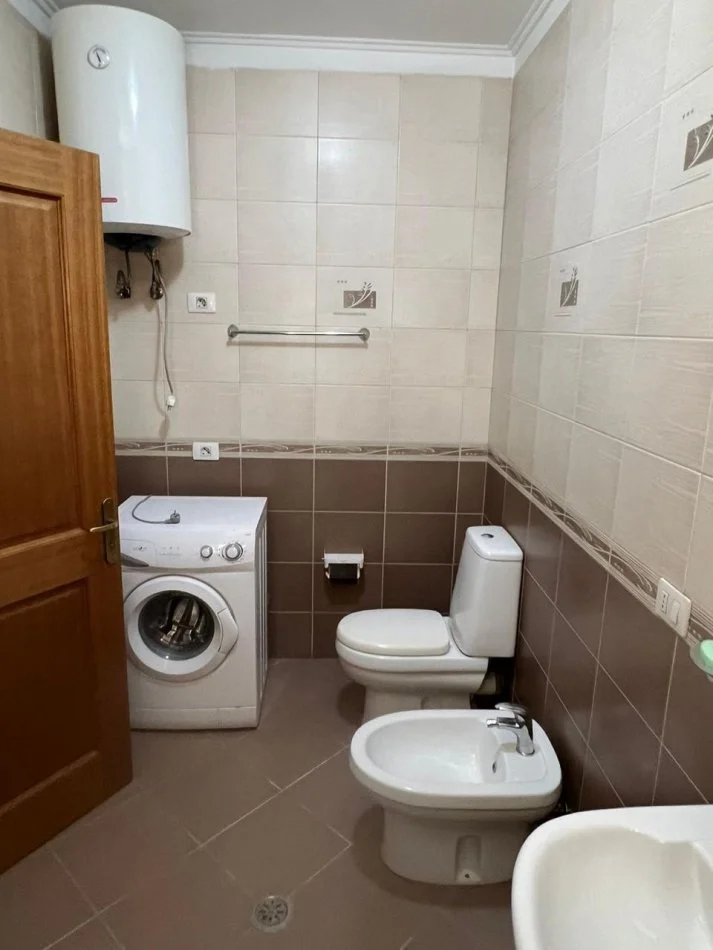 Tirane, jepet me qera apartament 1+1+Aneks+Ballkon Kati 5, 80 m² 550 € 