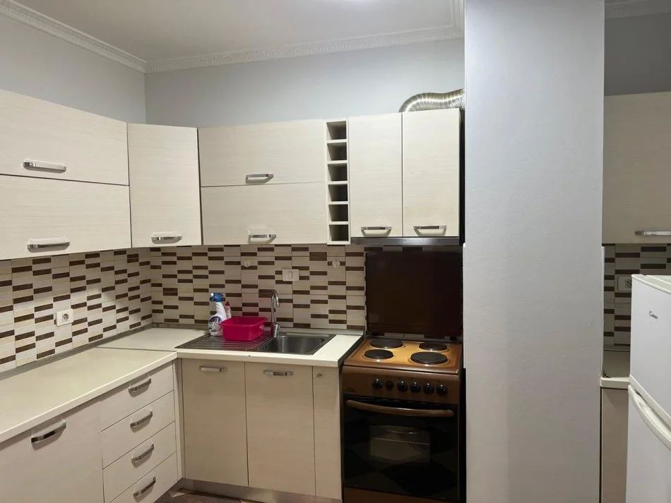 Tirane, jepet me qera apartament 1+1+Aneks+Ballkon Kati 5, 80 m² 550 € 