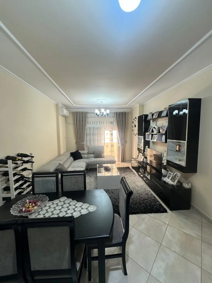 Tirane, shitet apartament 2+1+Ballkon Kati 5, 97 m² 130.000 € (Astir prane vila l)