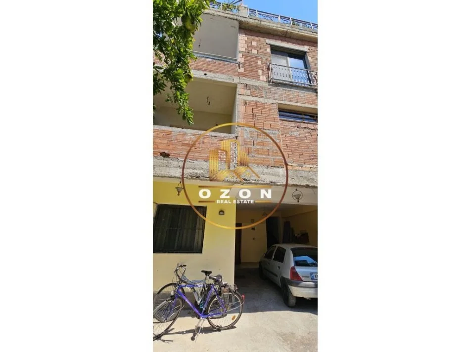 Shitet Shtëpi Private 3-katëshe, tek Rruga 5 Maji!