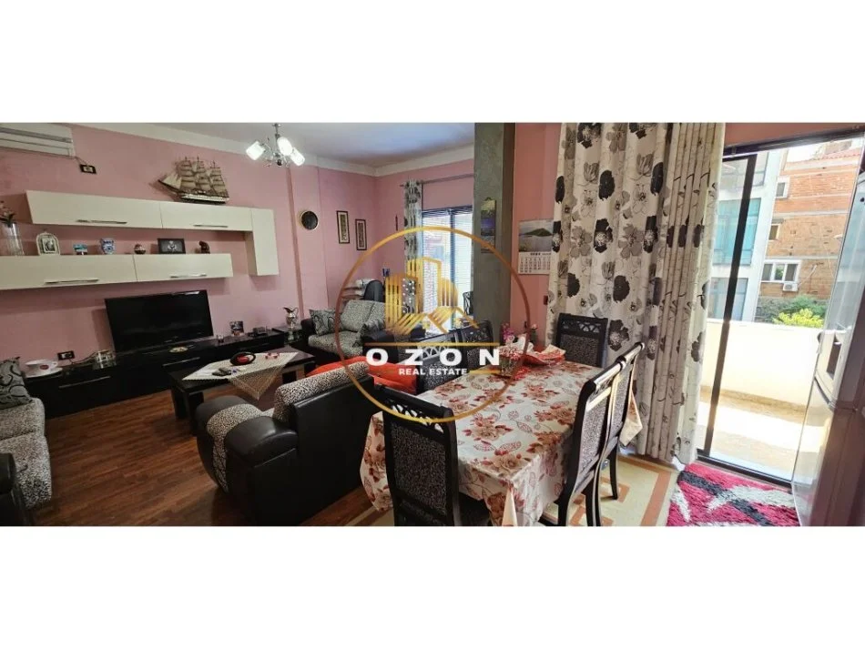 Shitet Shtëpi Private 3-katëshe, tek Rruga 5 Maji!