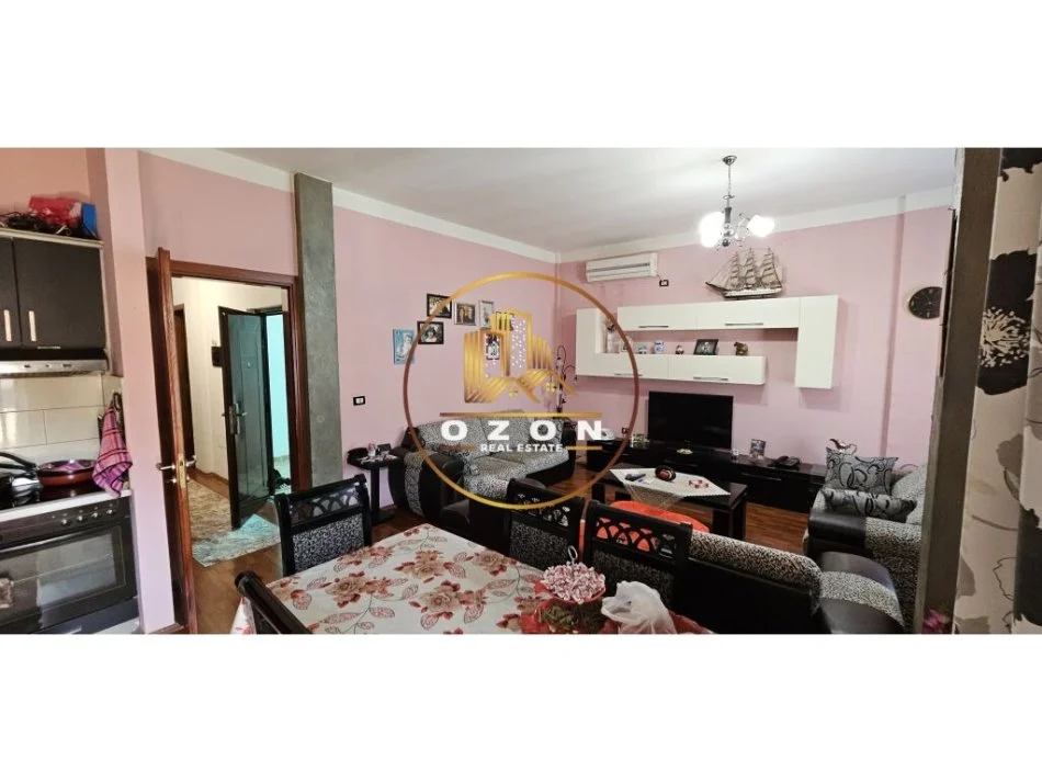 Shitet Shtëpi Private 3-katëshe, tek Rruga 5 Maji!