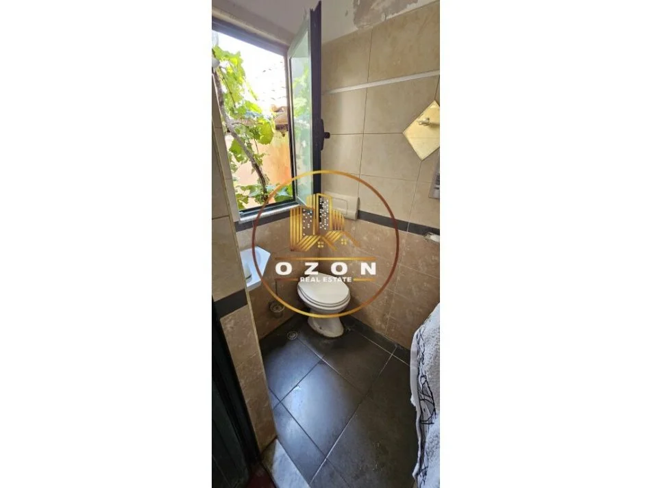 Shitet Shtëpi Private 3-katëshe, tek Rruga 5 Maji!