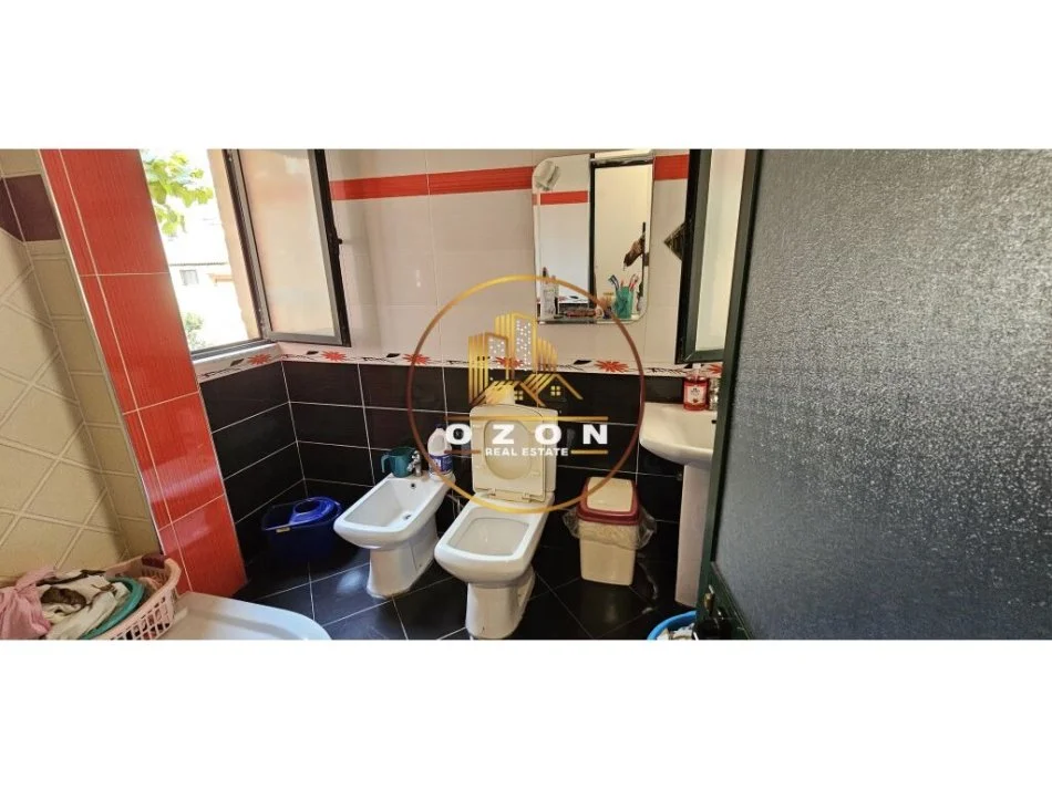 Shitet Shtëpi Private 3-katëshe, tek Rruga 5 Maji!