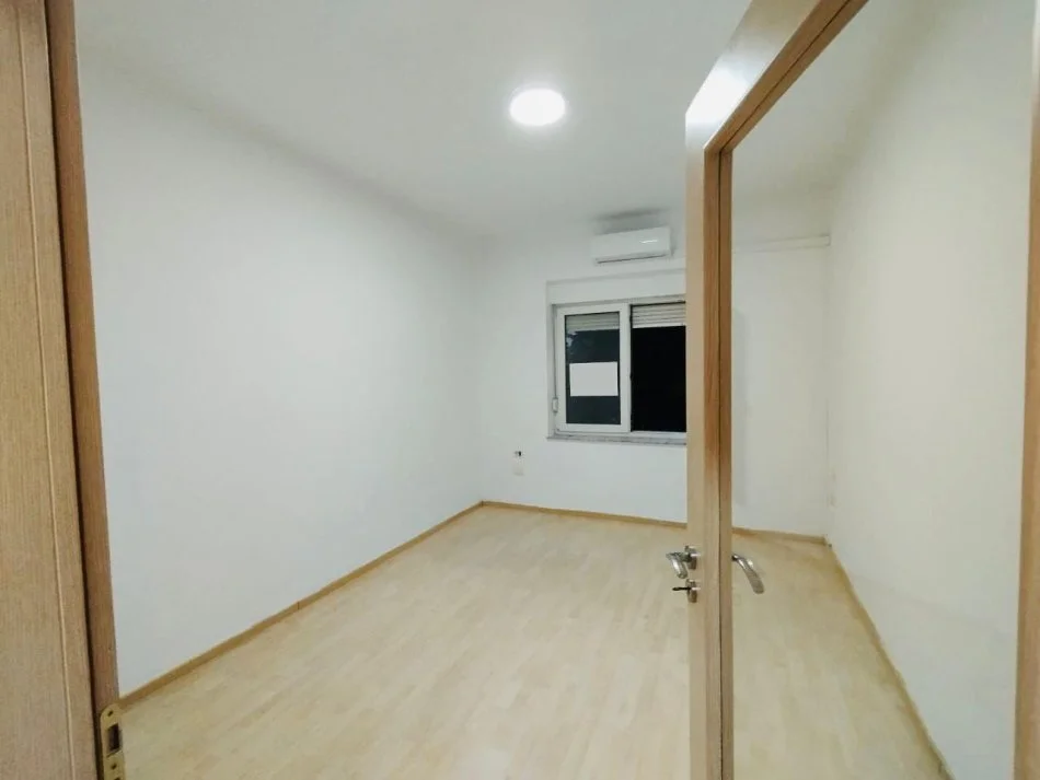 JEPET ME QIRA, APARTAMENT 4+1+2, QENDËR, TIRANË, 1000 EURO/MUAJ