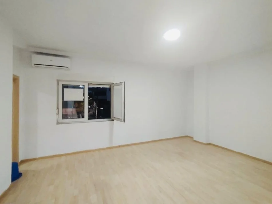 JEPET ME QIRA, APARTAMENT 4+1+2, QENDËR, TIRANË, 1000 EURO/MUAJ