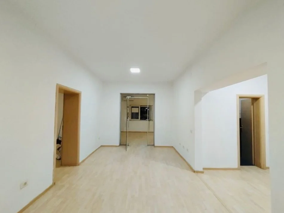 JEPET ME QIRA, APARTAMENT 4+1+2, QENDËR, TIRANË, 1000 EURO/MUAJ