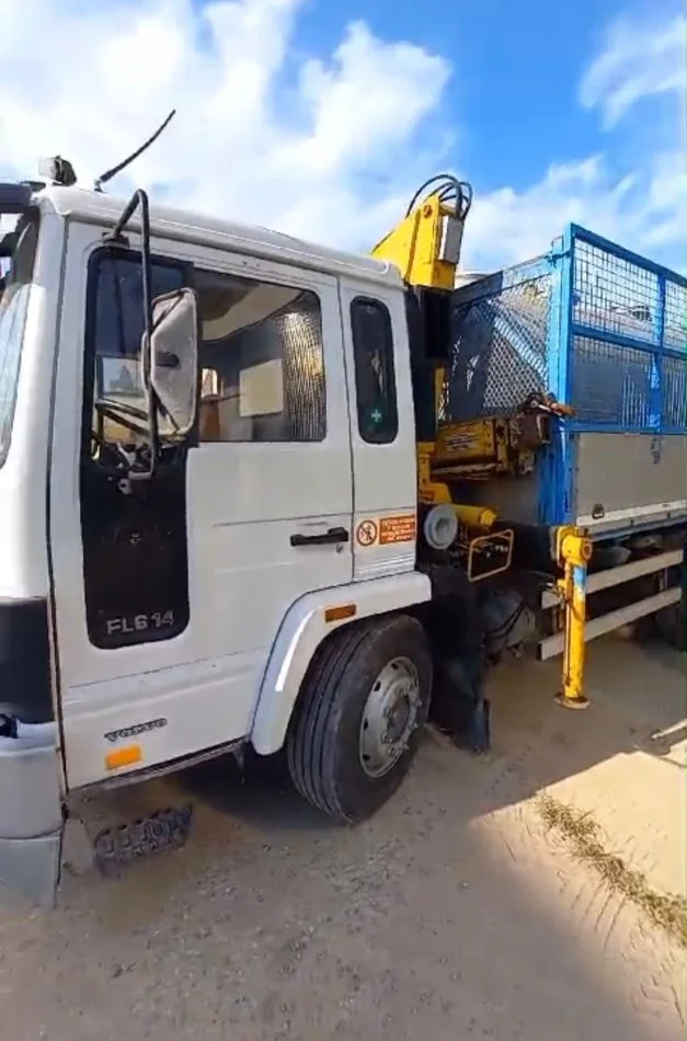 Lezhe, Shitet Kamioncine Volvo Vetshkrakuese nga Italia, Nafte, e bardhë, Kondicioner