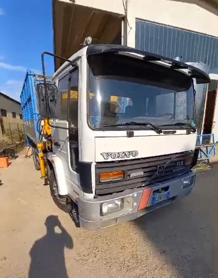 Lezhe, Shitet Kamioncine Volvo Vetshkrakuese nga Italia, Nafte, e bardhë, Kondicioner