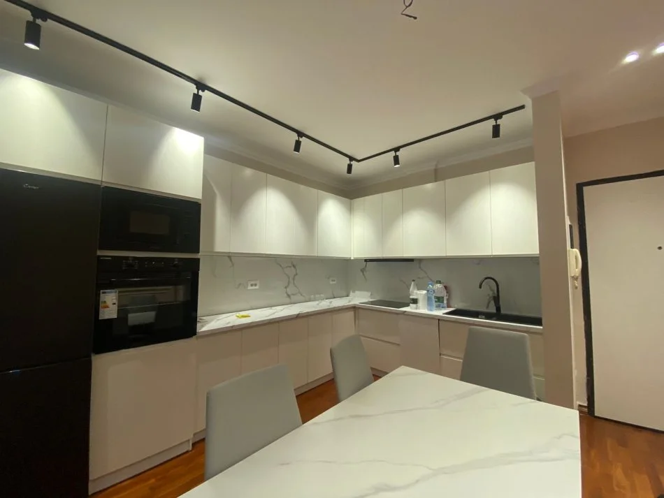 Tirane, jepet me qera apartament+verande | Penthouse 2+1+Ballkon Kati 7, 240 m² 1.500 € (qender)