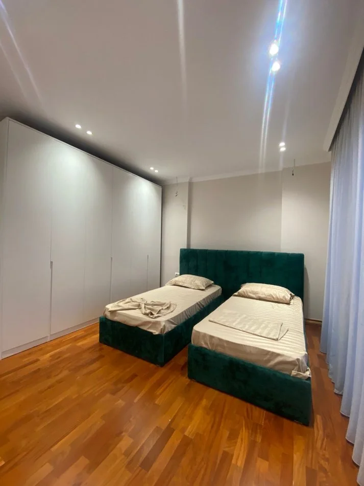 Tirane, jepet me qera apartament+verande | Penthouse 2+1+Ballkon Kati 7, 240 m² 1.500 € (qender)