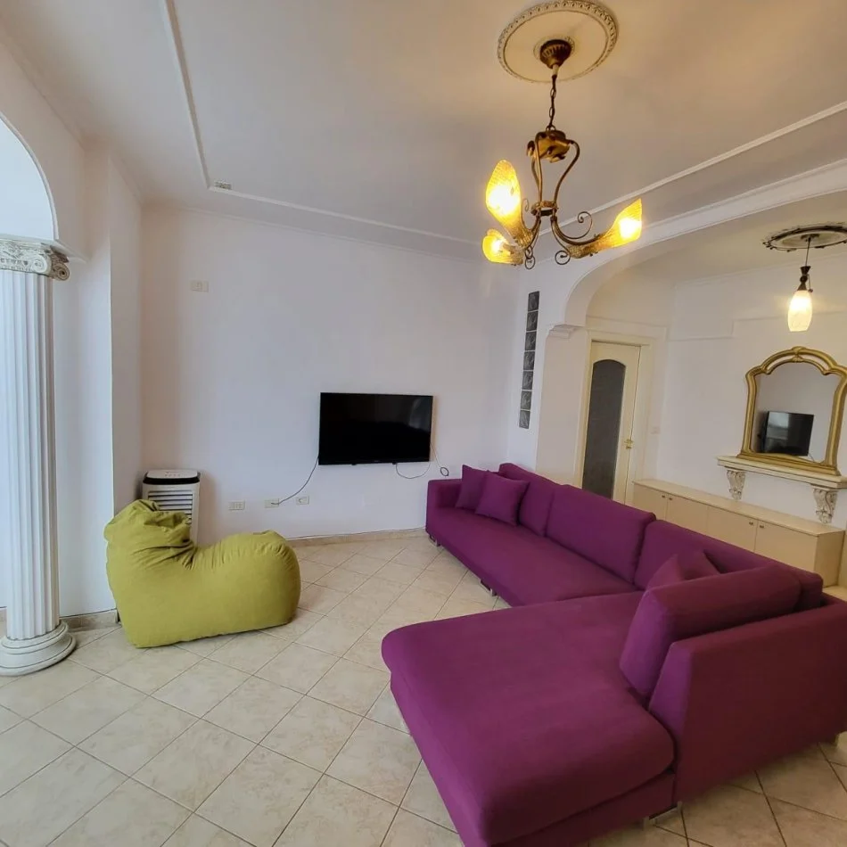 Tirane, jepet me qera 2+1 Kati 8, 650 € 