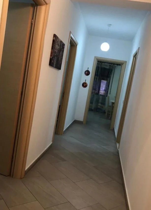 Tirane, jepet me qera apartament 2+1 , 85 m² 400 € (yzberisht)
