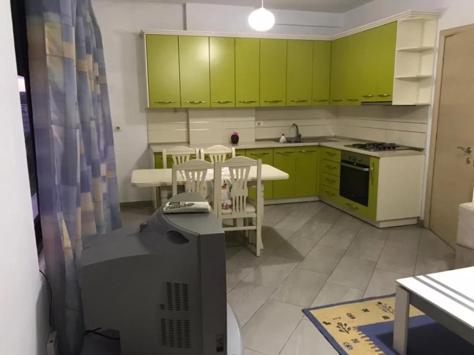 Tirane, jepet me qera apartament 2+1 Kati 6, 85 m² 400 € (yzberisht)