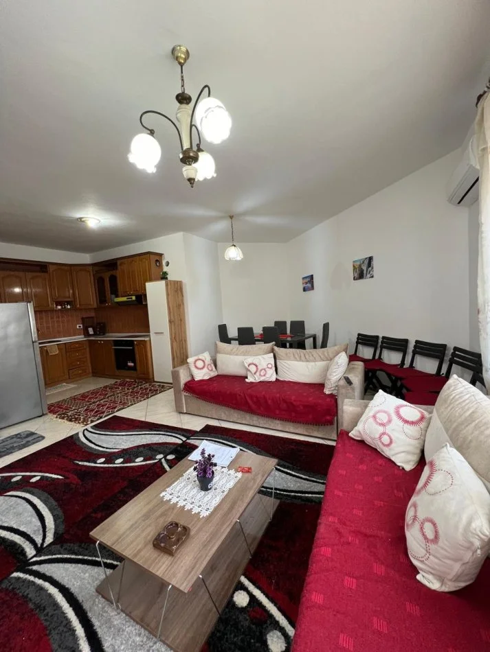Tirane, shes apartament 2+1+Ballkon Kati 7, 104 m² 190.000 € (stacioni i trenit)