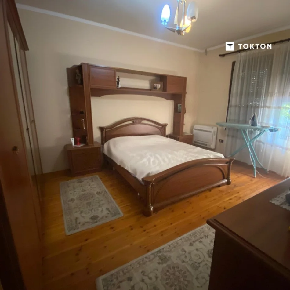 Tirane, jap me qera shtepi 2+1+Ballkon Kati 2, 160 m² 500 € (don bosko)