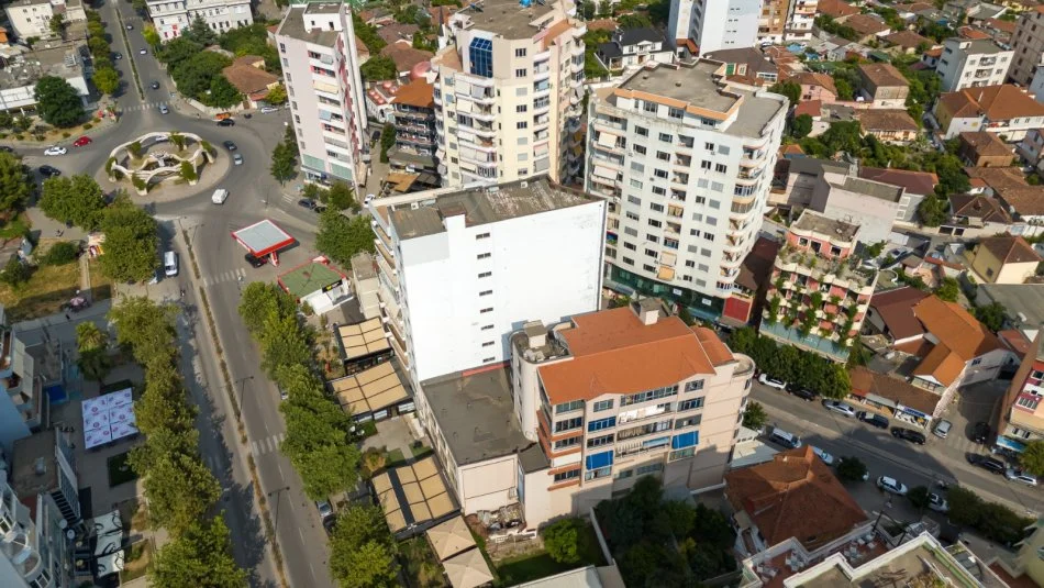 Elbasan, shitet ambjent biznesi , 3.571 m² 3.000.000 € TT 1211
