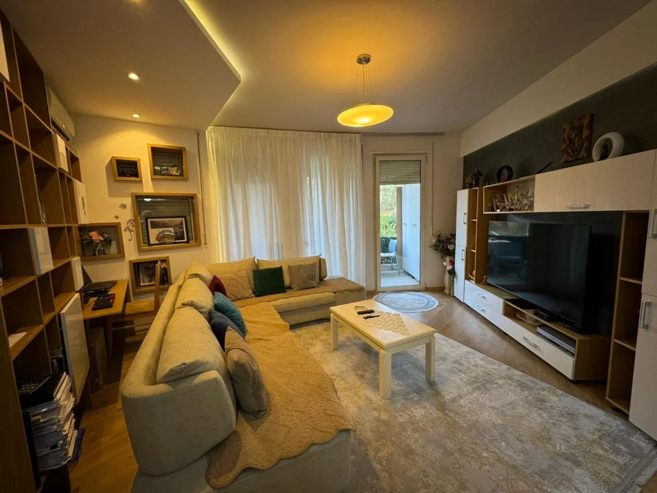 Tirane, shitet apartament 2+1+2 Kati 2, 100 m² 200.000 €