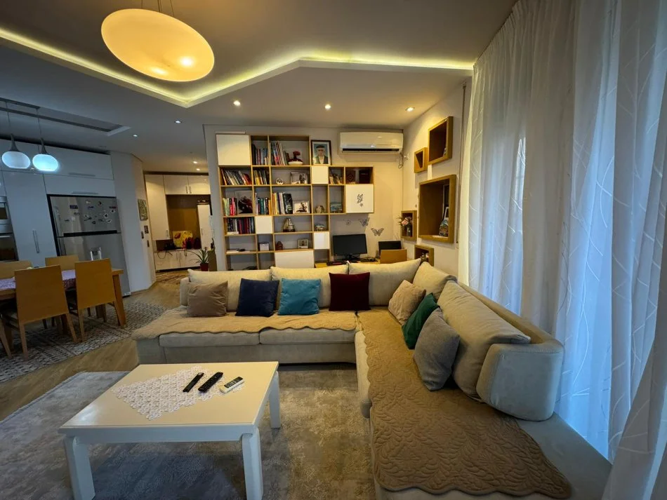 Tirane, shitet apartament 2+1+2 Kati 2, 100 m² 200.000 €