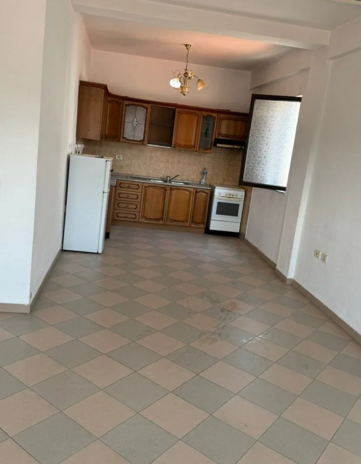 Tirane, shitet apartament 2+1+Ballkon Kati 5, 100 m² 120.000 € (Laprake)