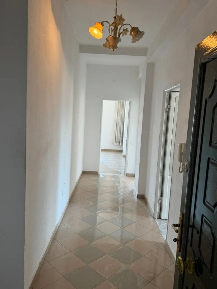 Tirane, shitet apartament 2+1+Ballkon Kati 5, 100 m² 120.000 € (Laprake)