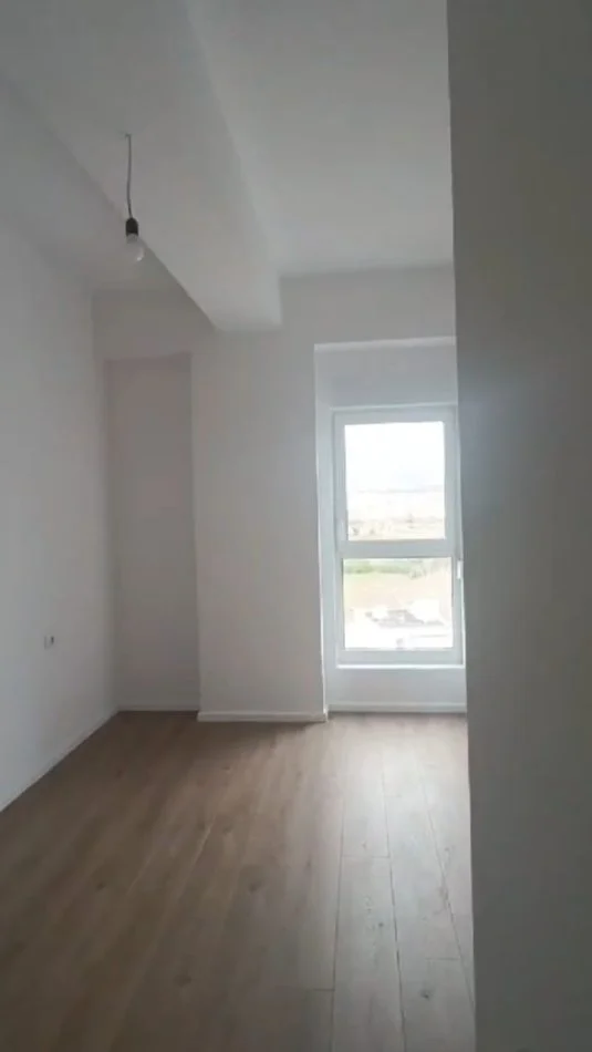 Tirane, jepet me qera apartament 2+1 Kati 5, 84 m² 450 € (Ali Demi)