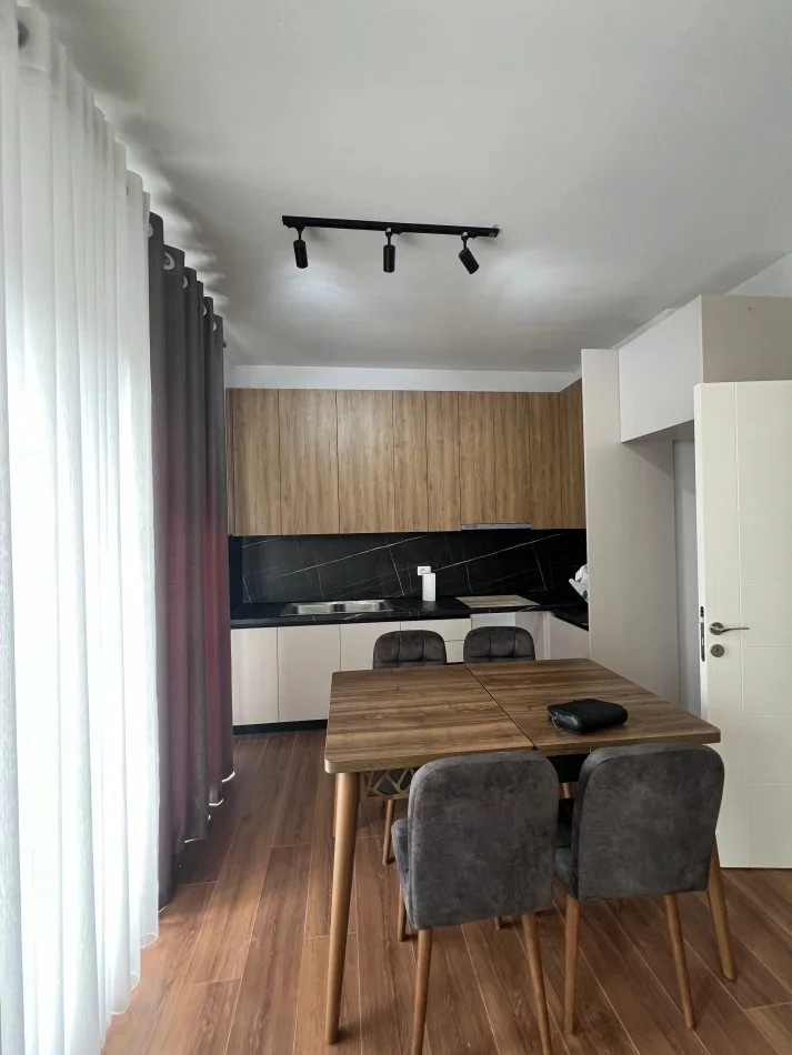 Tirane, shitet apartament 2+1 Kati 2, 105 m² 179.000 € (Xhamllik)