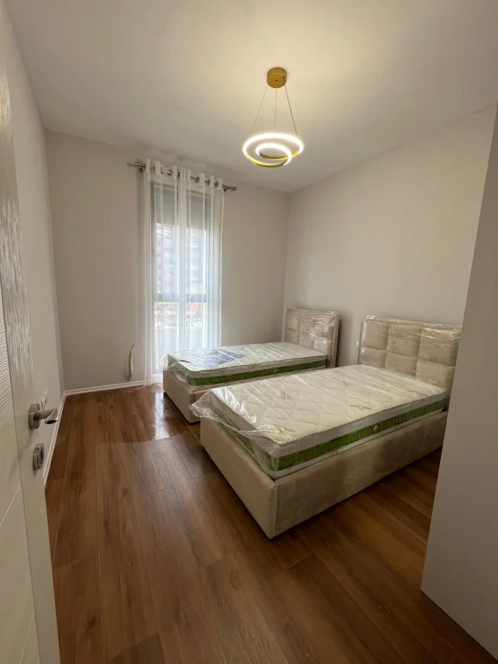 Tirane, shitet apartament 2+1 Kati 2, 105 m² 179.000 € (Xhamllik)
