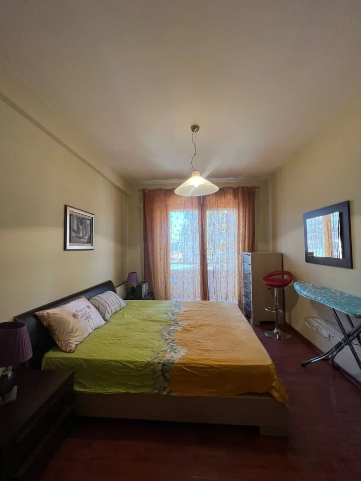 Tirane, jepet me qera apartament 2+1+Ballkon Kati 4, 110 m² 750 € (Selvia)