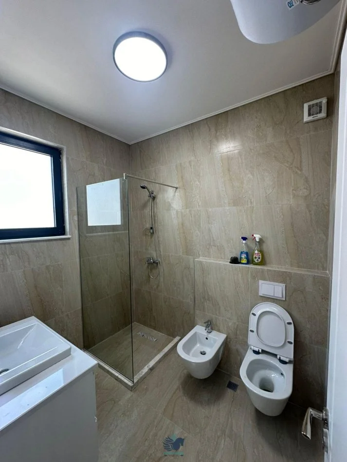 Jepet Me Qera Apartament 2+1+Post Parkimi Ne Kinostudio [ID P02145]