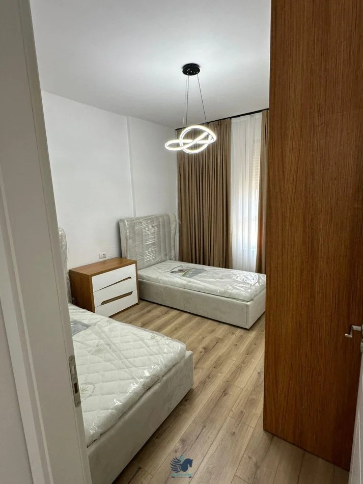 Jepet Me Qera Apartament 2+1+Post Parkimi Ne Kinostudio [ID P02145]
