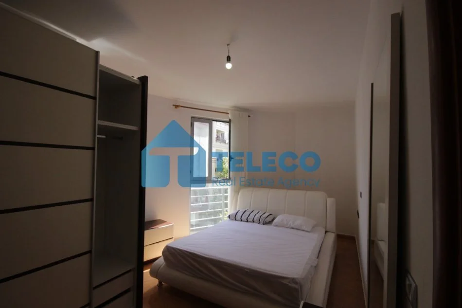 Tirane, jepet me qera apartament 2+1+Ballkon Kati 4, 100 m² 400 € (Thoma Koxhaj)